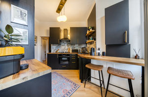 Kitchen breakfast bar- click for photo gallery